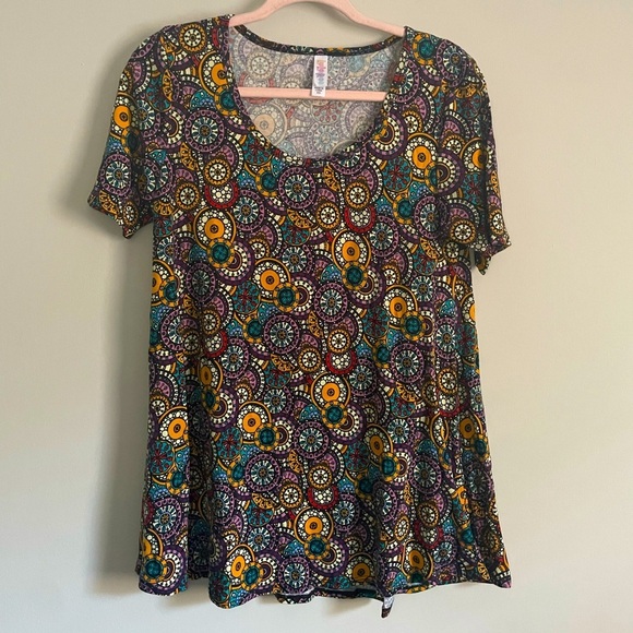 Circle Patterned Lularoe Perfect T-Shirt - Picture 1 of 7